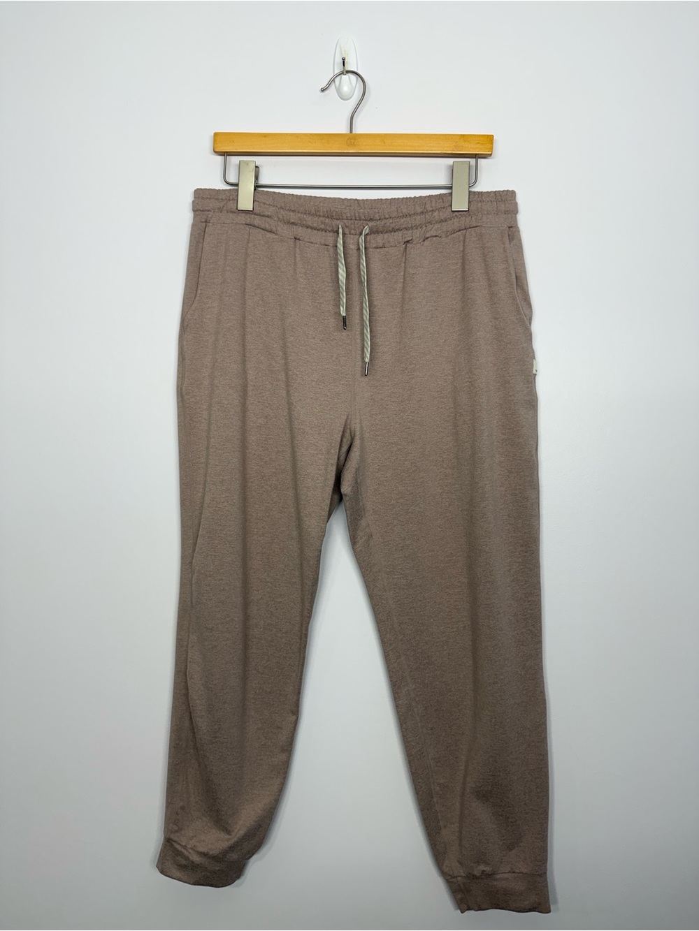 177: Vuori Performance Jogger Rosy Beige Heather Size XL 26” inseam